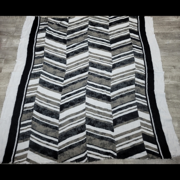 Zara black white gray striped fuzzy blanket scarf - Picture 2 of 13